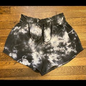 Lululemon On the Move Terry Fabric Tie Dye Shorts Size 8